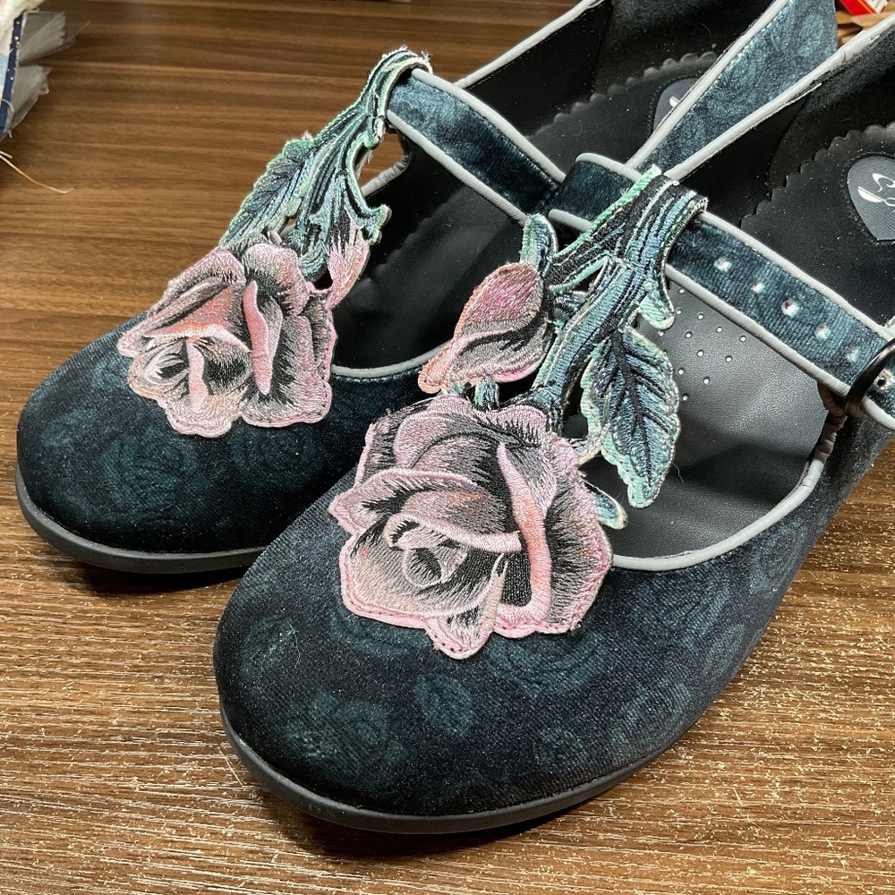 Chocolaticas Black Tudor size 11 mod heels hot chocolate design HCD41 EUC